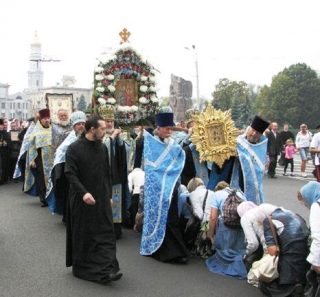 la-processione-con-licona-della-madre-di-dio-ozeryanska-kharkov